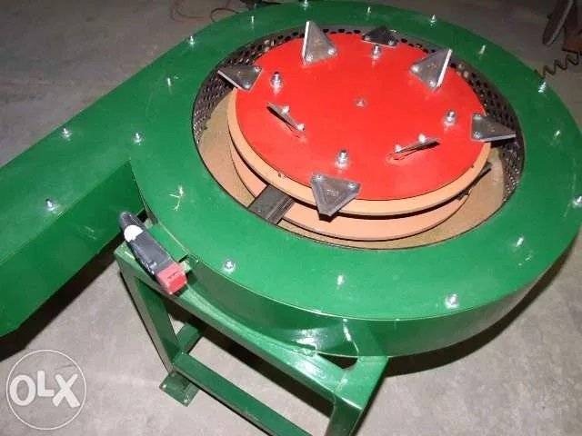 SZANYI-600. Tocator pentru paie si lucerna cu motor de 7,5kw